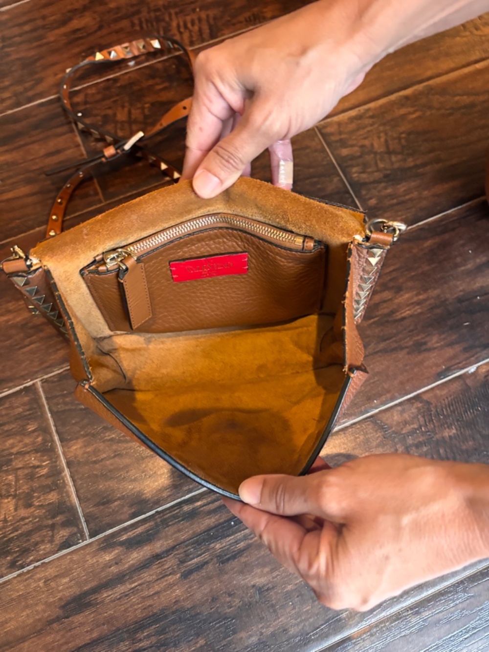 Valentino Garavani Rockstud Crossbody Bag - Picture 7 of 7